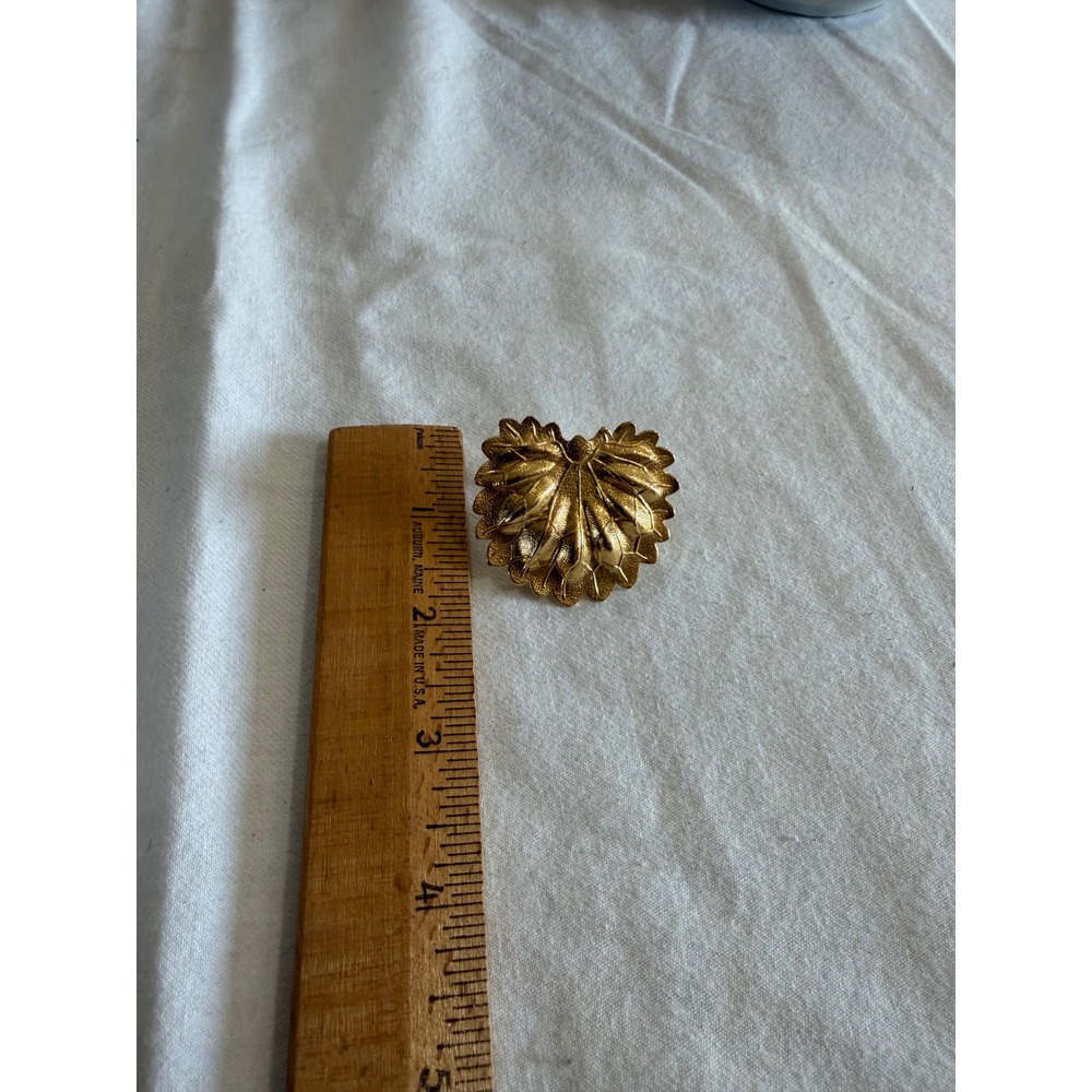Vintage Gold Tone Leaf‎ Scarf Clip Botanical Scalloped Textured Accessory - Picture 3 of 3